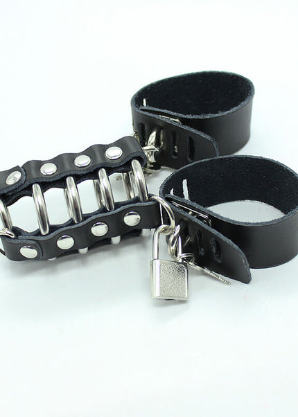 OHMAMA FETISH - GABBIA PER PENE CON ANELLI IN METALLO E CINTURINI IN PELLE