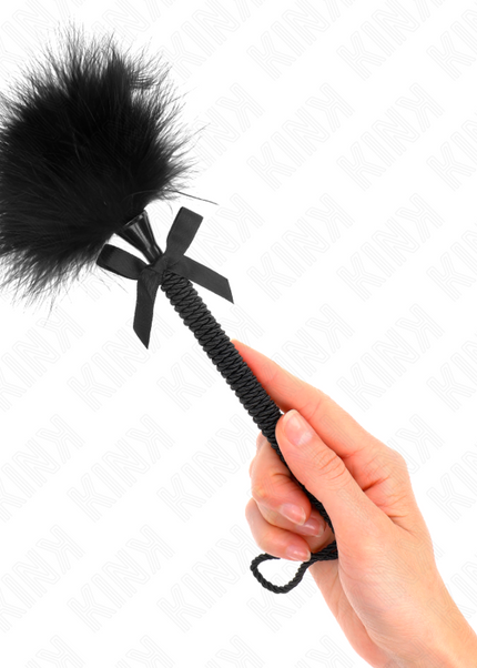 KINK - BACCHETTA IN CORDA DI NYLON CON PIUME TICKLE E FIOCCO NERO 25 CM